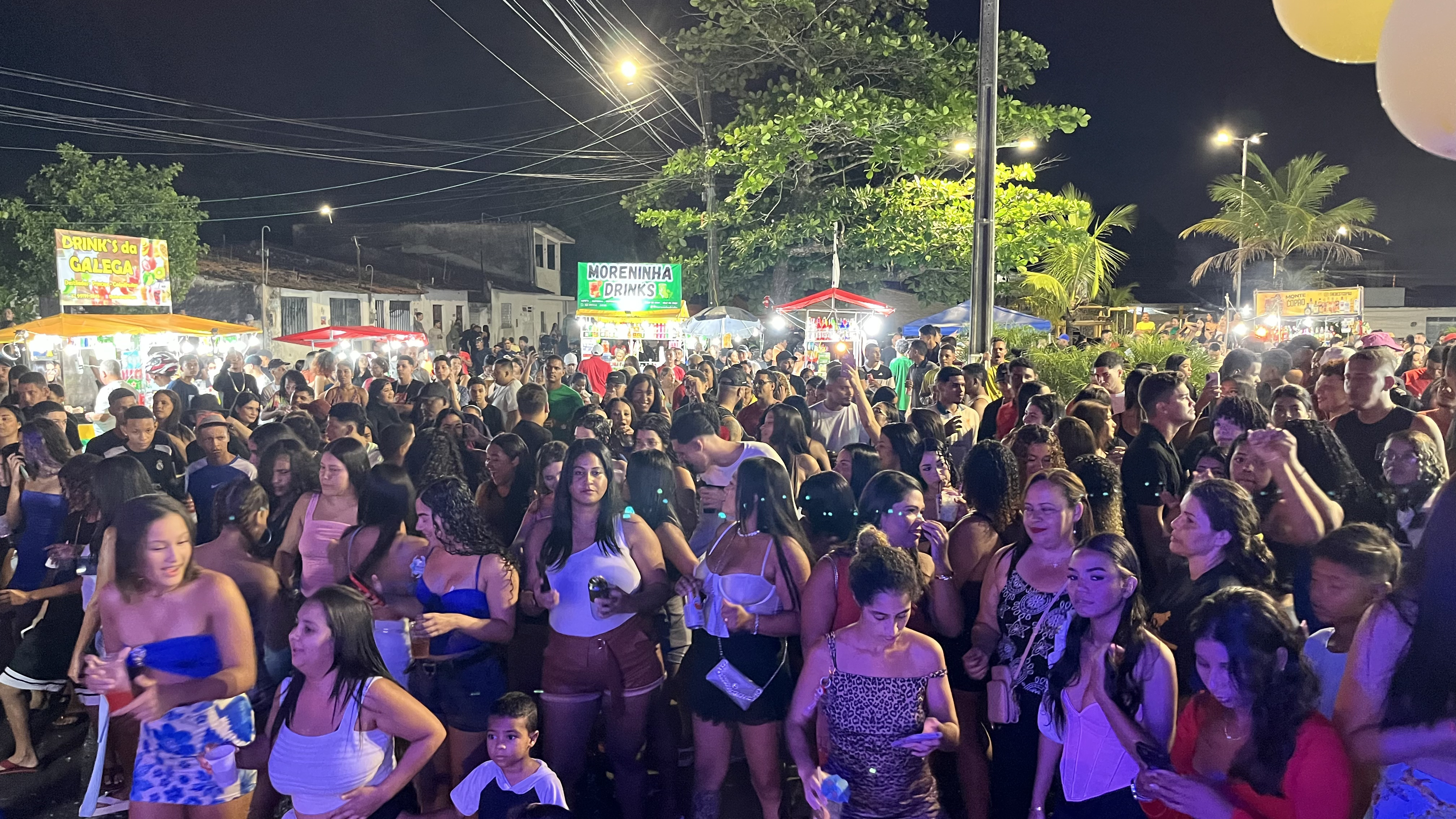 2ª edição do Baile dos Primos movimenta Santa Lúcia com música, público e praça lotada